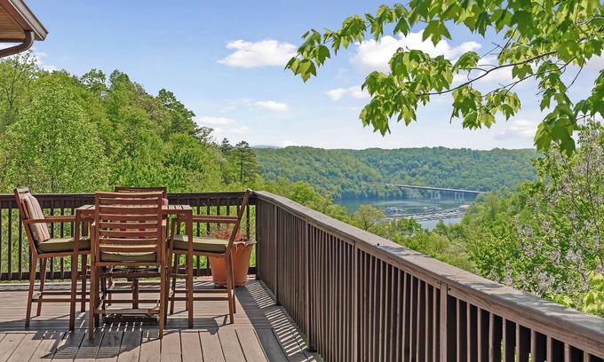 Smithville Cabina | Fox & Bear Lodge Near Center Hill Lake