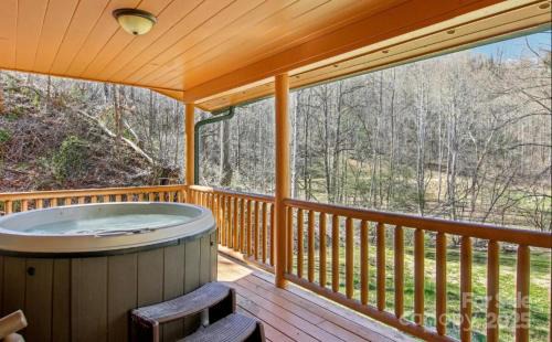 Bryson City Casa | Fox Creek Cabin 2: Creekside Cabin in the Smoky Mountains!