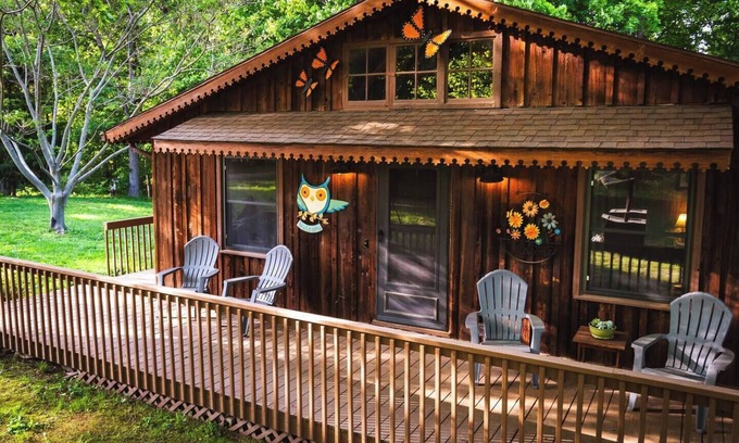 Dundas Cabina | Fox Creek Cabin, Fox Creek Cabin | Cozy & Private Luxury Retreat on 30 Acres in Olney