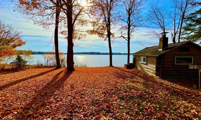 Channing Casa | Fox Den: a cozy cabin up north