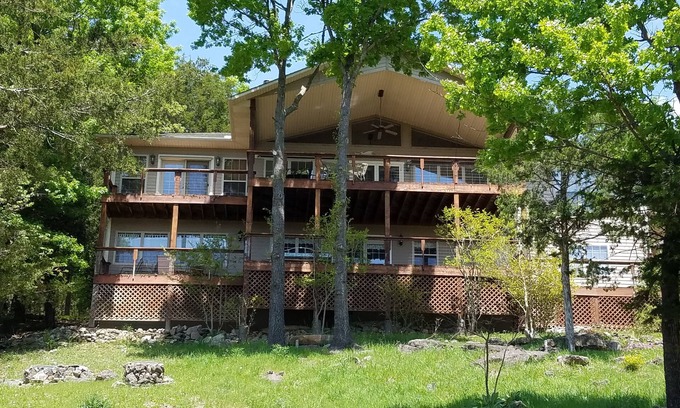 Garfield Casa | Increíbles vistas al lago! Frente al lago, 4 habitaciones + 3 baños completos