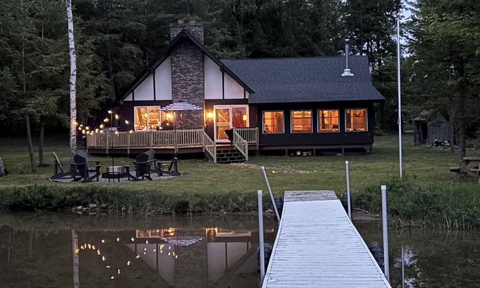 Wetmore Cabaña | Fox & Fern Cottage: Escape to Michigan's UP for a Breathtaking Fall Getaway