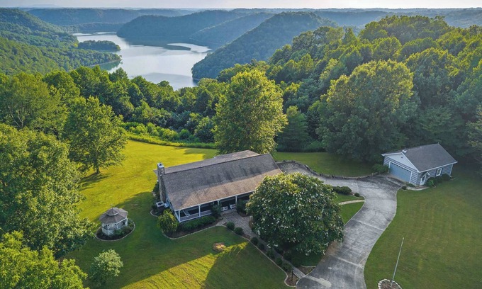 Baxter Casa | Fox Hill Cabin - Retreat at Center Hill Lake