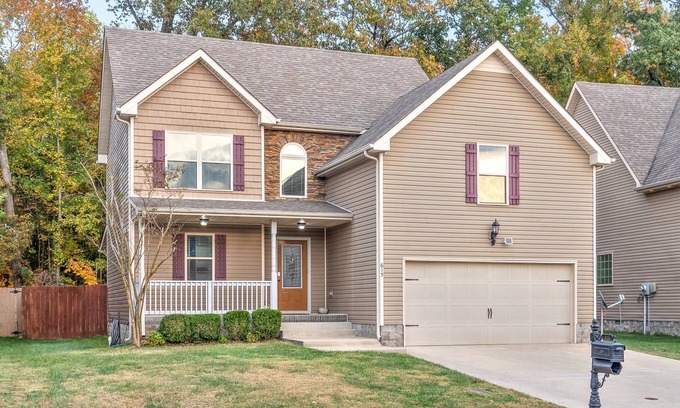 Clarksville Casa | Fox House (615 Fox Path Ln)
