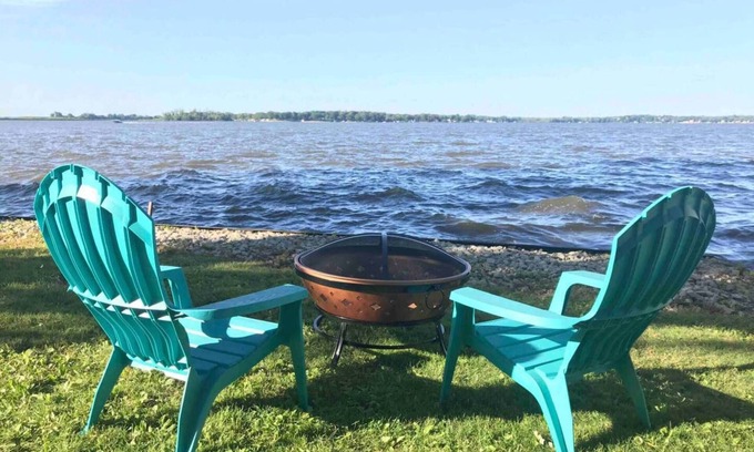 Fox Lake Casa | Fox Lake "Funcation" ★ 3 King Beds ★ Chain O Lakes