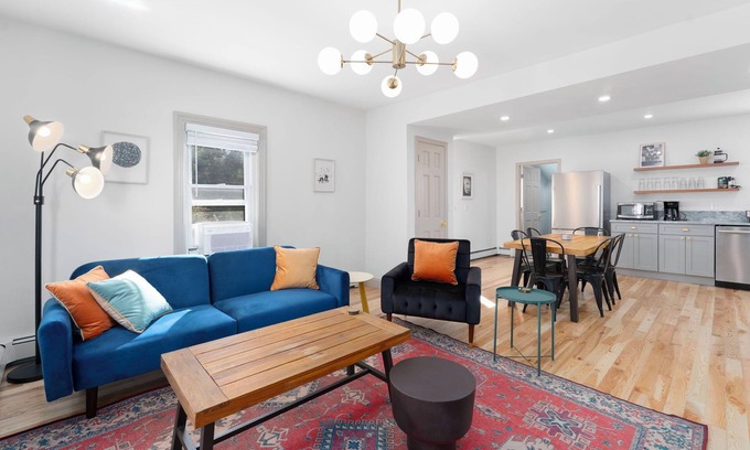 Fox Point Casa | Fox Point House: Walk to Brown/RISD + Free Parking for Up to 3 Cars!