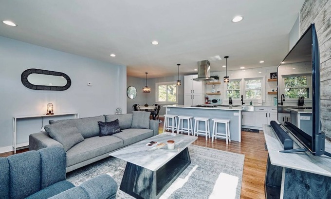 St. Charles Casa | Fox Valley Farmhouse Overlooking The Fox River!