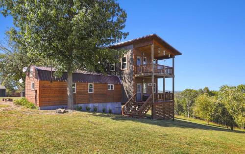 Eureka Springs Casa | Fox Wood Cabin, Hot Tub, Mountain Views