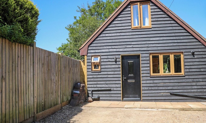 New Forest District Cabaña | FOXES EARTH, pet friendly, with a garden in Nomansland