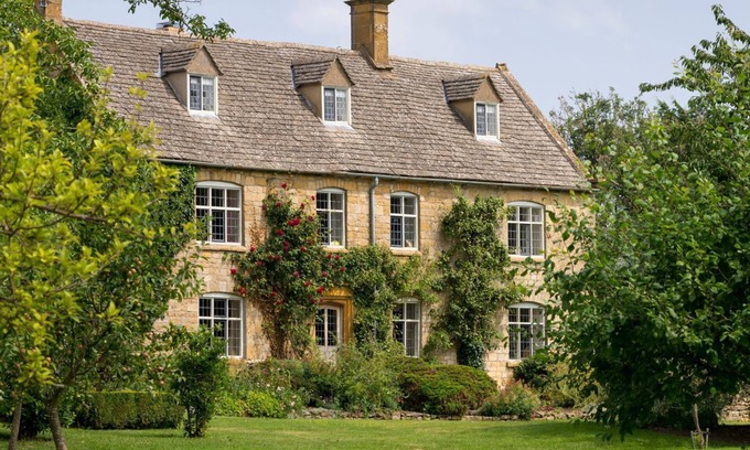 Stanton Cabaña | Foxholme Manor - Spacious manor with swimming pool and tennis court