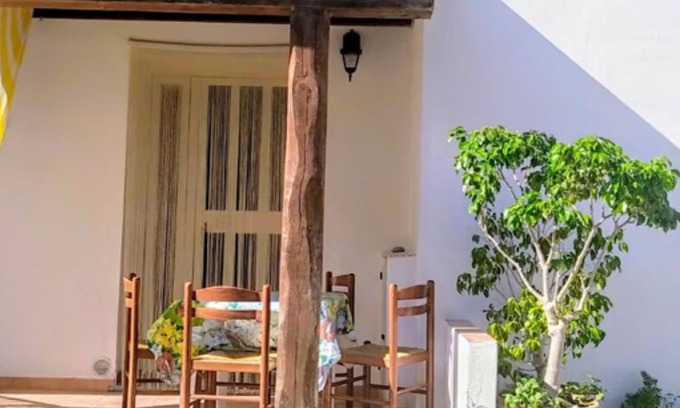 Tertenia Apartamento | Foximanna en el piso norte de una villa rodeada de vegetación frente al mar