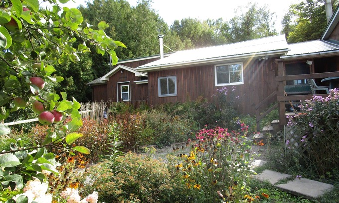 Bonnechere Valley Apartamento | Foymount Farm stay with horses, Family and pet friendly