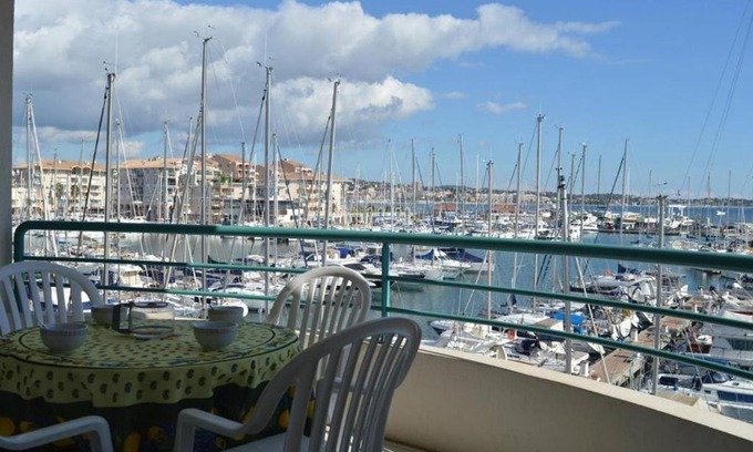 Frejus Port Apartamento | Fréjus: Appt 2P, 5 pers, Piscine, Plage à 150m, Parking, Animaux OK - FR-1-226A-357