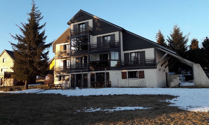 Besse-et-Saint-Anastaise Apartamento | Apartamento tranquilo con aparcamiento en Super Besse