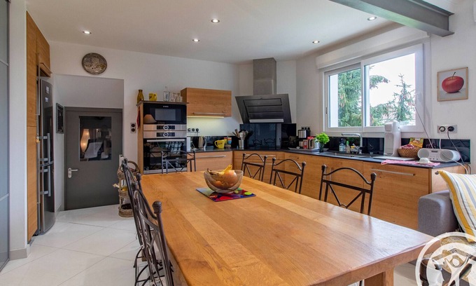 Saint-Georges-des-Gardes Cabaña | Casa renovada con jardín y cerca de atracciones: perfecta para familias o teletrabajo