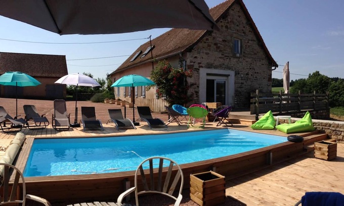 Saint-Bonnet-de-Vieille-Vigne Villa | Homerez - Espectacular villa para 15 pers. con piscina, sauna, jardín y terraza