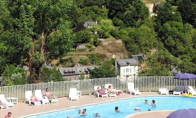 Saint-Geniez-d'Olt Apartamento | Apartment in a 3*** tourist residence with swimming pool