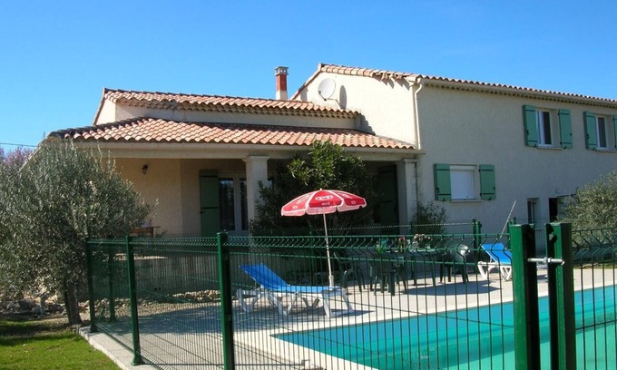 Saint-Jean-de-Maruejols-et-Avejan Villa | villa agrèable con vistas a la piscina totalmente privada.