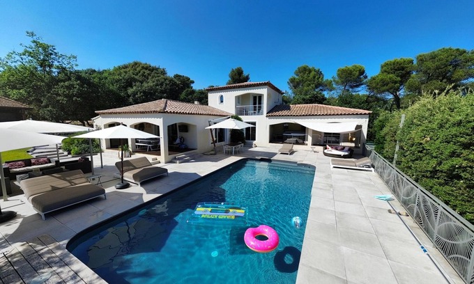 Saint-Maximin-la-Sainte-Baume Villa | aire acondicionado villa, piscina climatizada, jacuzzi -PRIX FALLS mascotas bienvenidas