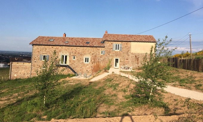 Arbuissonnas Casa | Gîte Dans un Joli Domaine en Plein Cœur du Beaujolais