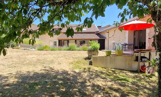 Sorges-et-Ligueux-en-Perigord Casa | Quiet country house in the Dordogne
