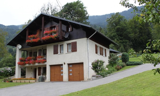 Villard-sur-Doron Casa | Country house located 8km from Hauteluce/Les Saisies/Espace Diamant, 9km from Arêches ski slopes (domai