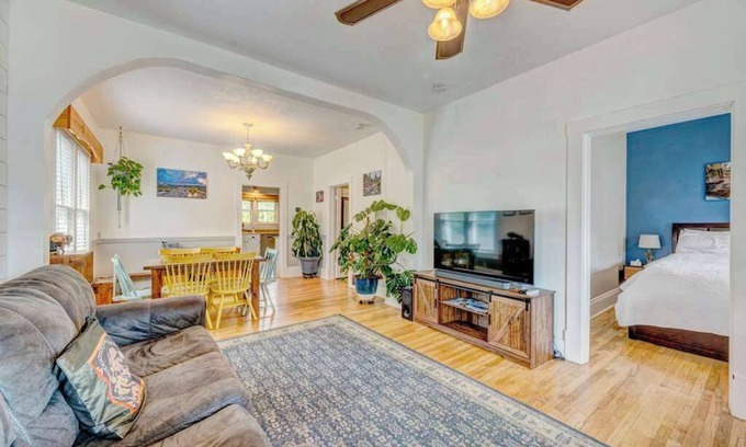 Sheridan Casa | Frackelton Getaway | Fire Pit, Charming & Cozy Retreat