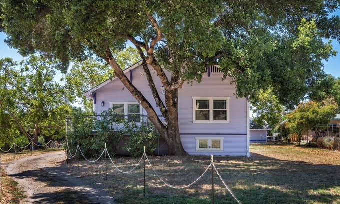 Santa Rosa Otro | Fragrance free, 1930 2-bdrm Craftsman farmhouse on 3 acres at the edge of town