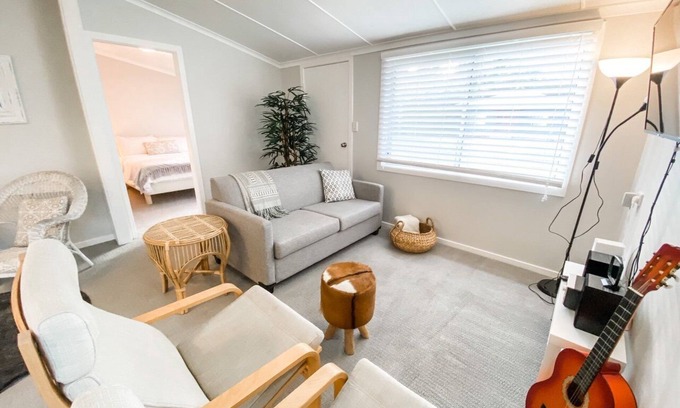 North Haven Cabaña | Frangipani Cottage - walk to river, beach, eateries