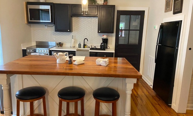 Clemson Cabaña | Frank Howard 111 Farmhouse