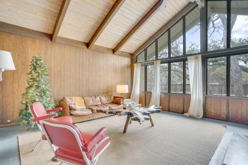 San Marcos Casa | Frank Lloyd Inspired 3BR - 1'35 Acres & Firepit