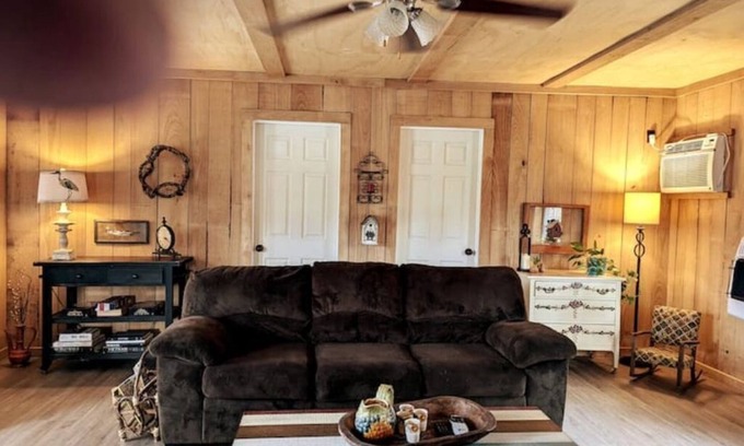 Decaturville Cabaña | Frankie's Cottage
