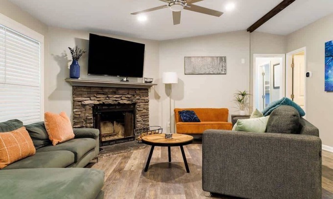 Franklin Casa | Franklin 4BR Escape, BBQ, Fire Pit, Sleeps 15
