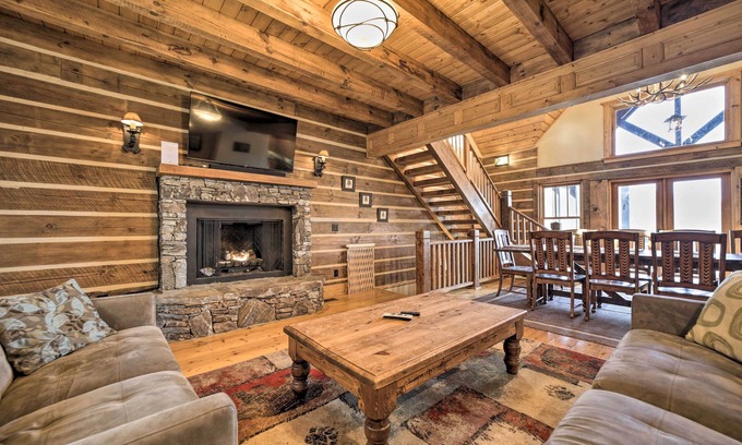 Franklin Cabina | Franklin Cabin w/ Hot Tub + Pool Table!