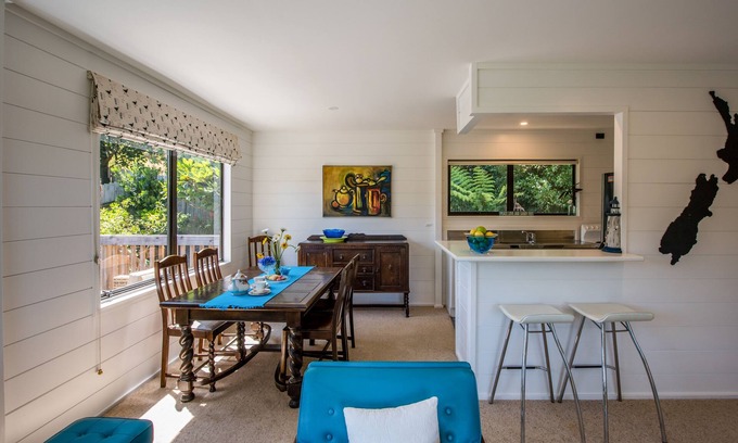 Surfdale Cabaña | Franks Treehouse - Waiheke Holiday Home