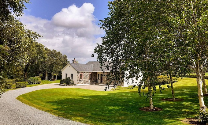 Garrykennedy Casa | FRAOCH COTTAGE, family friendly in Garrykennedy, County Tipperary