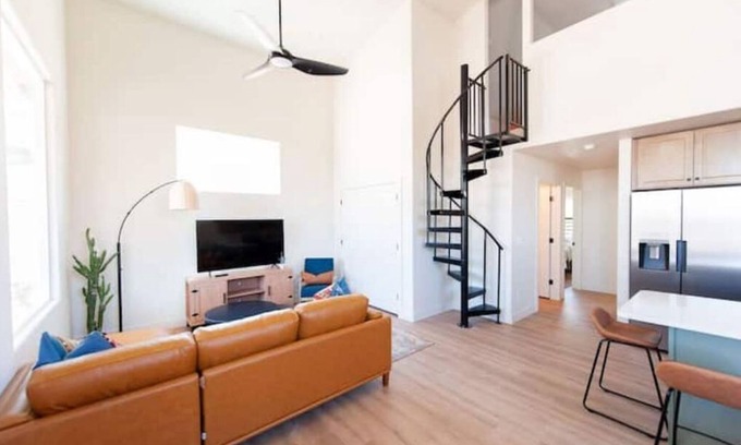 Hurricane Casa | Fred's Bedrock House with Private Hot Tub