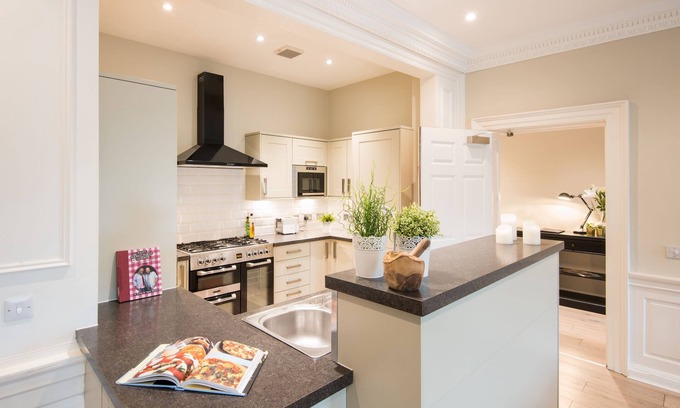 New Town Cabaña | Smart 5 Double Bed City Center Apartamento