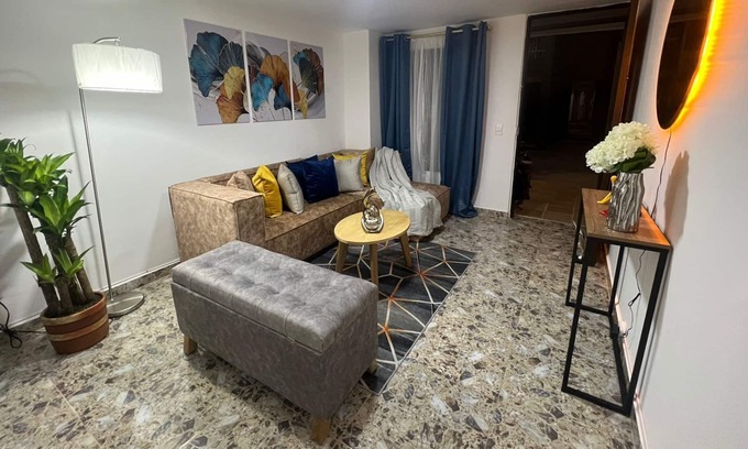 Santa Fe Apartamento | Free airport pickup, BBQ, patio, and gym 1 block away