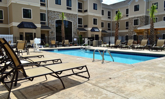 Jacksonville Apartamento | Desayuno buffet gratis. Piscina. Estudio con cocina cerca de la estación aérea Marine Corps.
