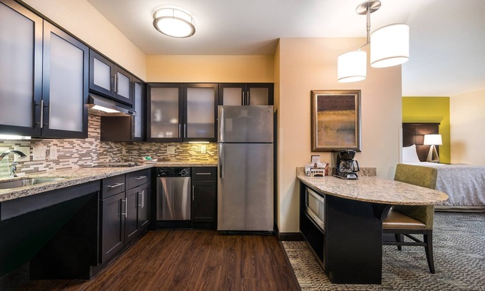 Altoona Apartamento | Desayuno gratis, Wi-Fi gratis, piscina cubierta y jacuzzi | Estudio con ducha adaptada