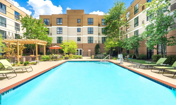 White Station Apartamento | Desayuno gratis. Piscina al aire libre. Gimnasio. ¡Cerca de Graceland!