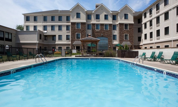 Christiana Condominio | Desayuno gratis. Piscina. 10 minutos en coche de la Universidad de Delaware!