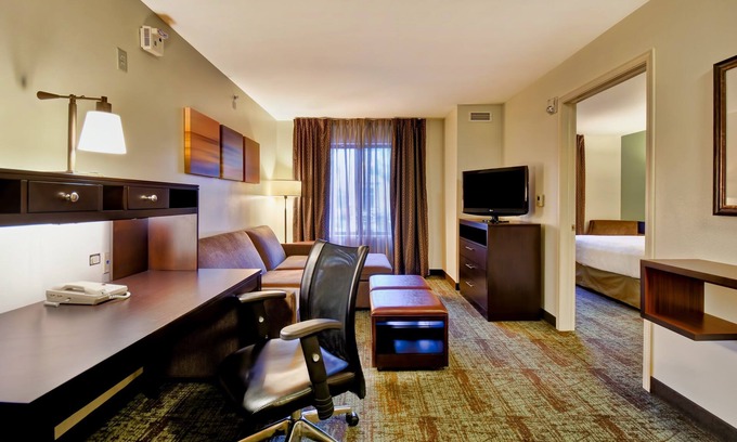Middleton Condominio | Desayuno gratis. Piscina y jacuzzi. Ubicación en el centro. Cerca de la Universidad de Wisconsin-Madison!