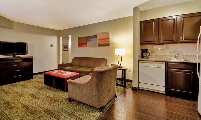 Middleton Condominio | Desayuno gratis. Piscina y jacuzzi. Ubicación en el centro. Cerca de la Universidad de Wisconsin-Madison!