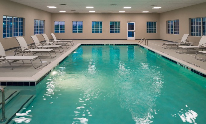 Pecos Apartamento | Free Breakfast. Pool. Gym. Great for Business Travelers!