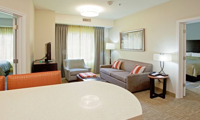 Minot Condominio | Desayuno gratis. Piscina y jacuzzi. Gimnasio. ¡Cerca de la base de la Fuerza Aérea Minot!