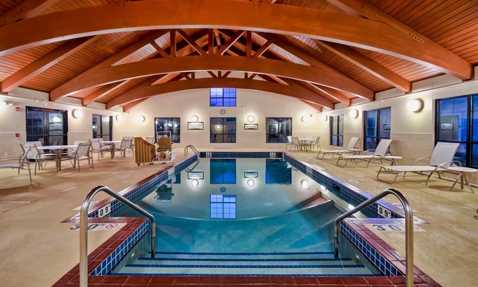 Madison Condominio | Desayuno gratis. Piscina y jacuzzi. Gimnasio. Cerca de UW-Madison!