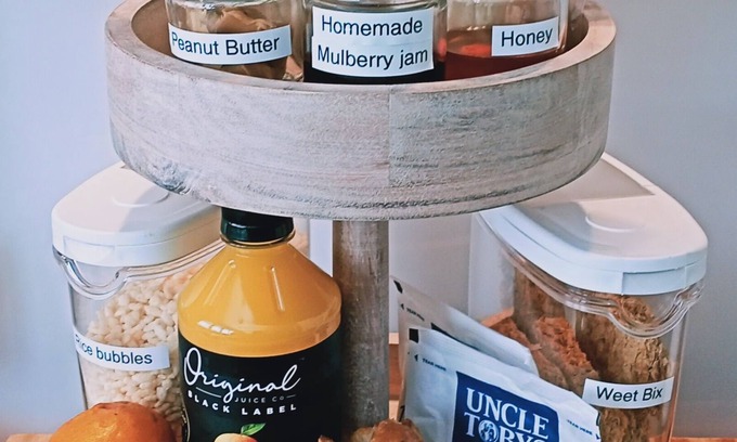 Budgewoi Cabaña | Free Continental breakfast, Cheese or Sweet platter. Close to beaches and lake.