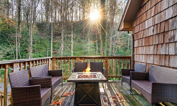 Pittman Center Cabina | Free Dollywood Tix/Spacious/Dog Friendly/Firepit